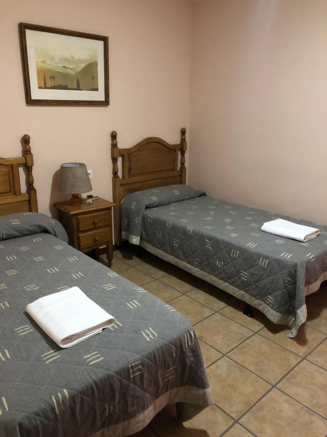 Apartamentos Turisticos San Juan De La Pena Santa Cruz De La Seros Ngoại thất bức ảnh